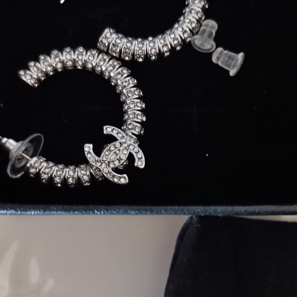 Chanel Hoops - Picture 2 of 16